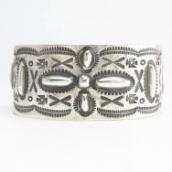 Atq Navajo Repouse & Thunderbird Stamped Wide Cuff  c.1930～