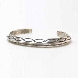 【Silviano Quintana】Cochiti Stamped TriangleWire Cuff c.1960～