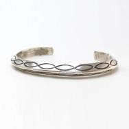 【Silviano Quintana】Cochiti Stamped TriangleWire Cuff c.1960～