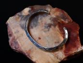 【Silviano Quintana】Cochiti Stamped TriangleWire Cuff c.1960～