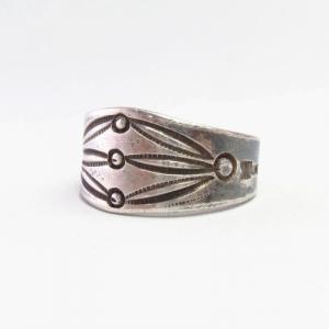 Antique Navajo Arrows Stamped Ingot Silver Ring  c.1920～