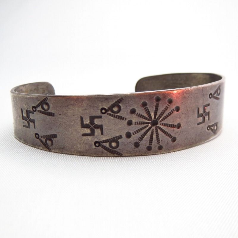 Antique Early Navajo 卍 Stamped Silver Cuff Bracelet  c.1900～