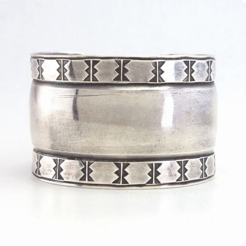 Vtg Attributed to【NAVAJO GUILD】 Stamped Wide Cuff  c.1940