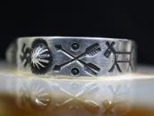 【Arrow Novelty】Repouse & 卍 Stamped Coin Silver Cuff  c.1925～