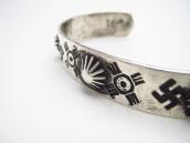 【Arrow Novelty】Repouse & 卍 Stamped Coin Silver Cuff  c.1925～