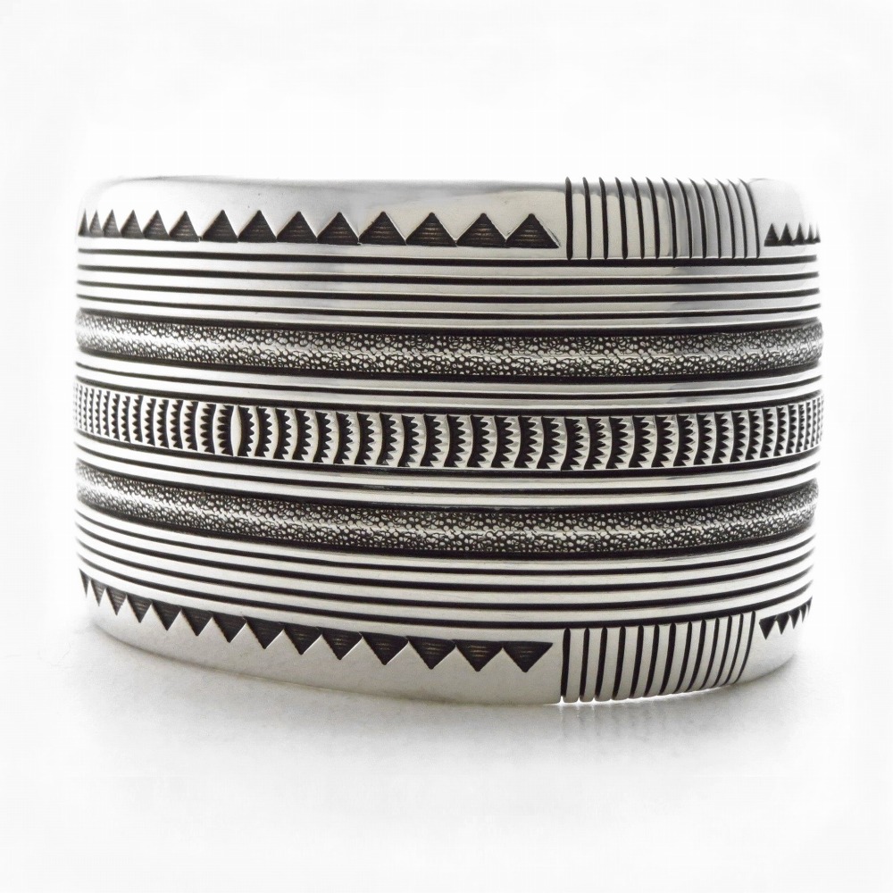 Dead Stock【Thomas Curtis】Navajo Banded Stamped Heavy Cuff