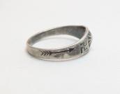 Antique Shell Repouse & 卍 Stamped Narrow Silver Ring  c.1930