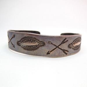 Antique Crossedarrows & 卍 Stamped Cuff  c.1920～