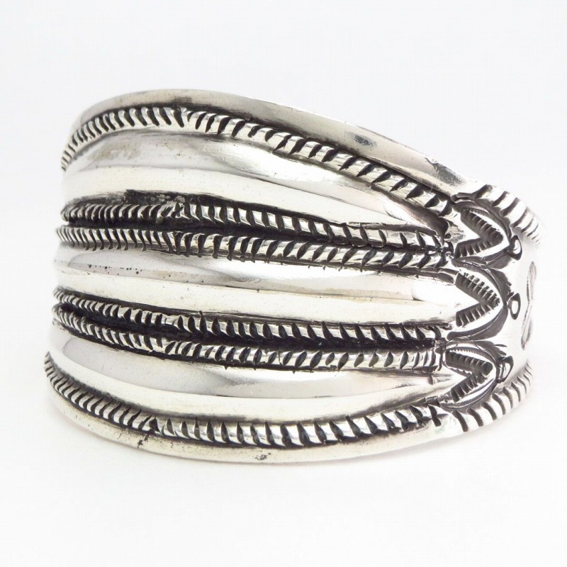 【Ernie Lister】 Navajo Repoused CoinSilver Wide Cuff Bracelet