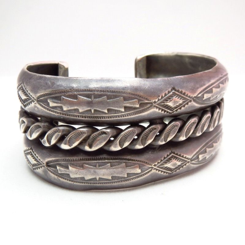 Vintage Repoused & Twisted wire Heavy Wide Bracelet  c.1940～