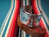【Thomas Curtis】 Navajo Chevron Lined Heavy Silver Wide Cuff