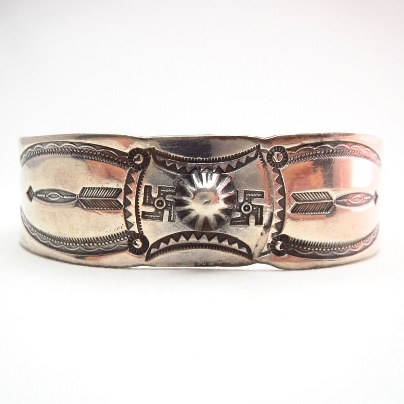 Antique Concho Repoused & 卍 Stamped Cuff Bracelet  c.1910～