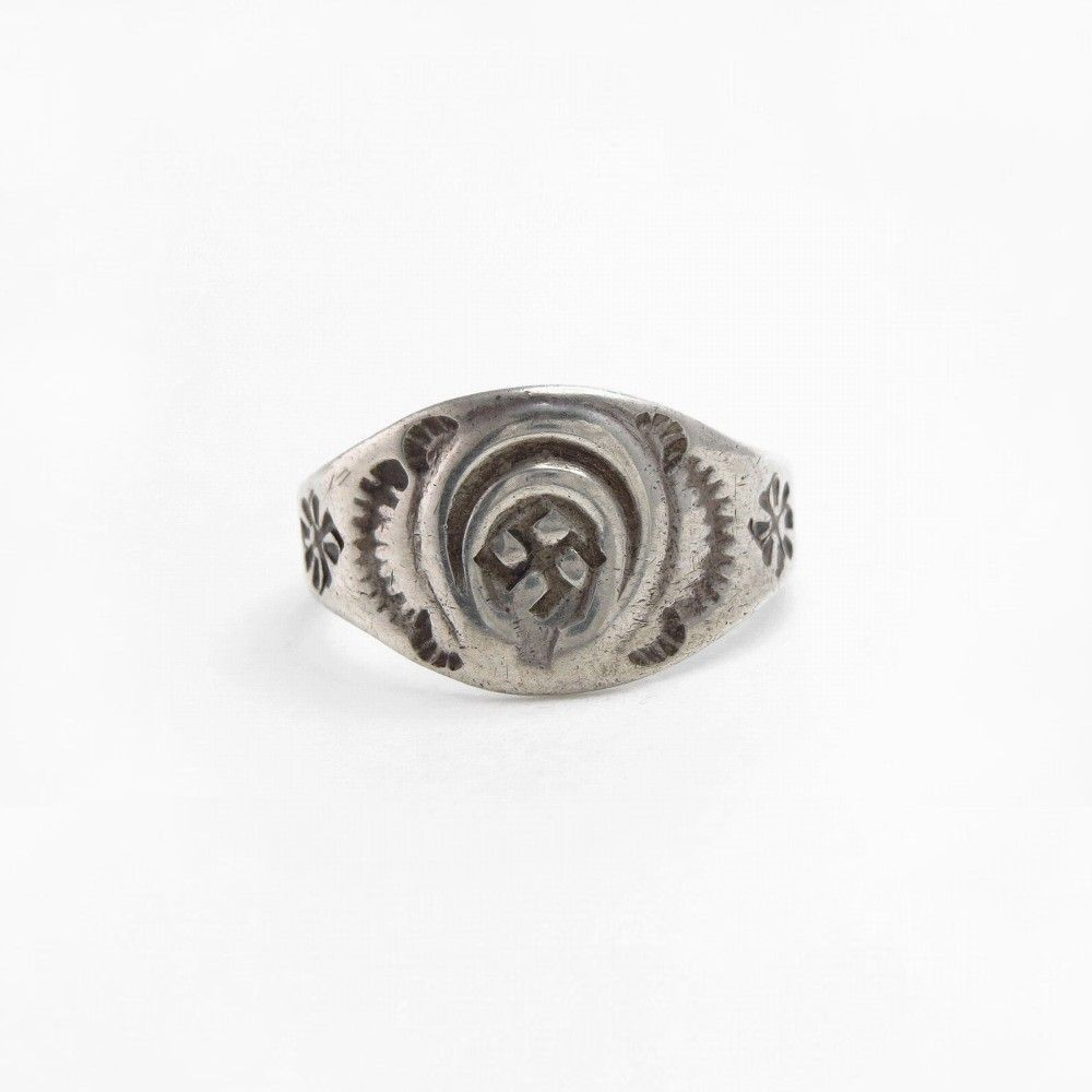 Atq Navajo Naja Repoused & 卍 Stamped Silver Worn Ring c.1930