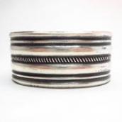 【U.S.NAVAJO 70】 Filed & Stamped Silver Cuff Bracelet  c.1940