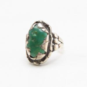 Vintage Zuni Carved Turquoise In Leaf Bezel Ring  c.1960～