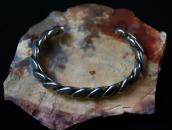 Vintage Navajo Heavy Twisted Triangle Wire Cuff  c.1945～