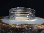 【UITA22】Vtg Navajo Stamped Split Band Cuff in Silver c.1945～