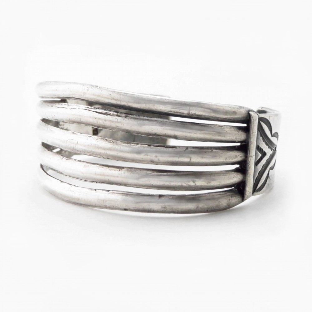 【UITA22】Vtg Navajo Stamped Split Band Cuff in Silver c.1945～