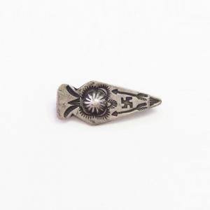 Antique 卍 Stamped Arrowhead Shape Small Silver Pin  c.1925～