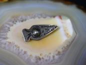 Antique 卍 Stamped Arrowhead Shape Small Silver Pin  c.1925～
