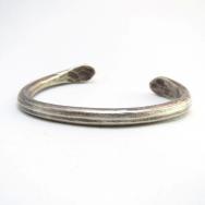 【Dyaami Lewis】 Acoma Double Snake Heads Narrow Silver Cuff M