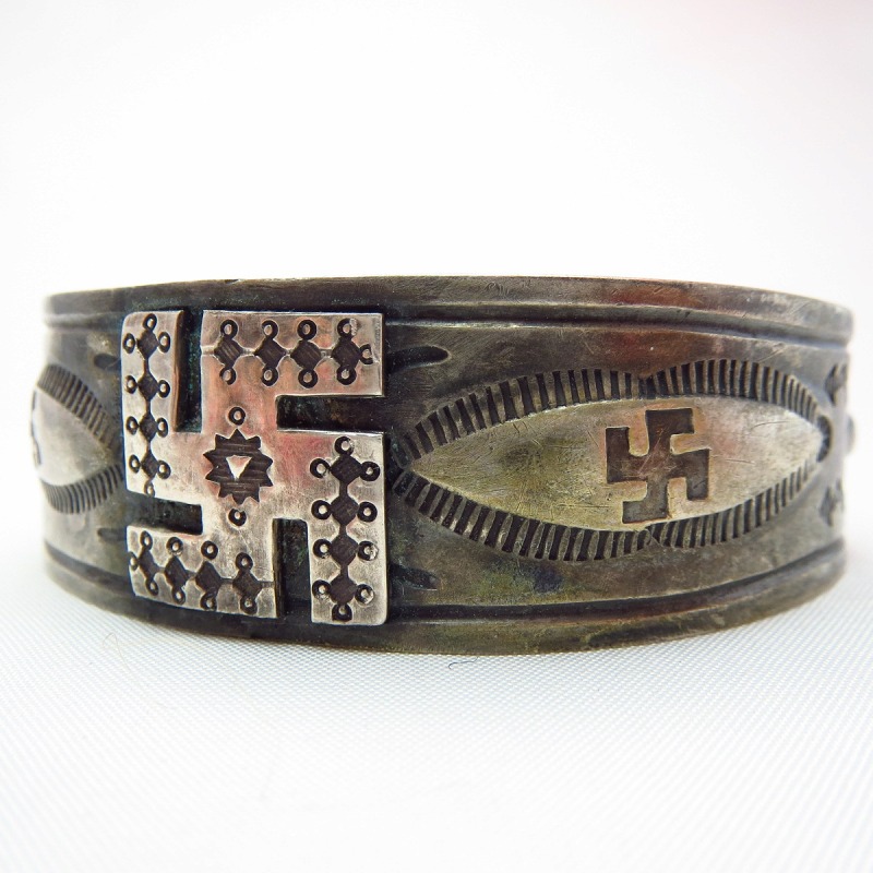 Antique Whirling Log 卍 patched Cuff  c.1920～