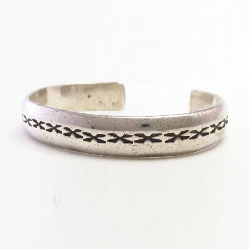 【Mike Bird Romero】 Ohkay Owingeh Old Stamped Silver Cuff