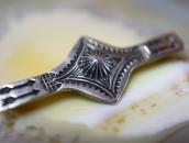 Atq Shell Repoused & Arrows Stamped Small Pin Brooch c.1930～