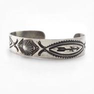 Atq Navajo Repouse & 卍 Arrow Stamped Silver Cuff  c.1925～