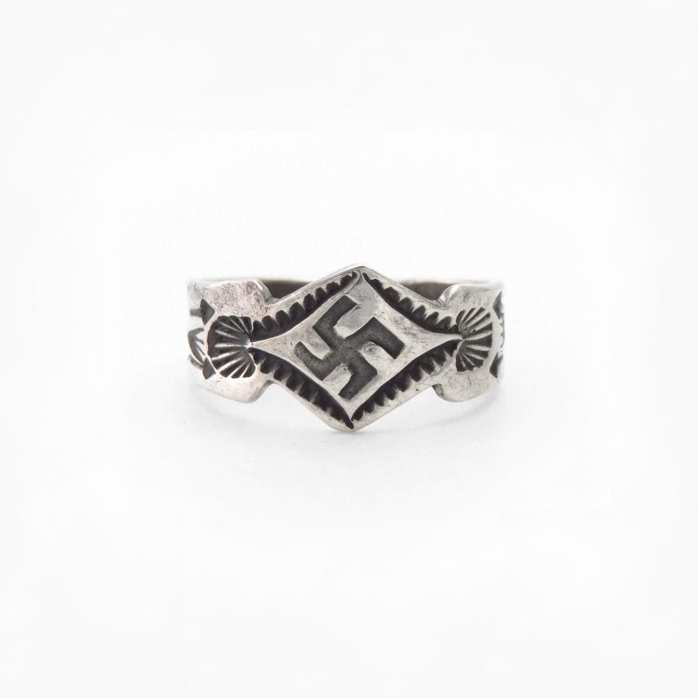 Antique Navajo 卍 & Arrows Stamped Silver Ring  c.1930