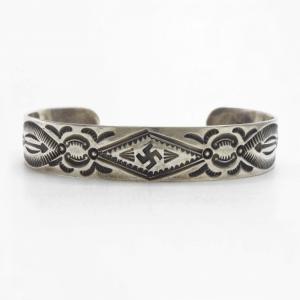 Antique Navajo 『ON BOOK』 卍&Arrows Stamped Silver Cuff c.1930