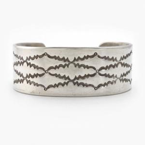 【NAVAJO GUILD】Netting Stamped Heavy IngotSilver Cuff c.1945～