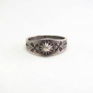 Antique Shell Repouse & Stamped Narrow Silver Ring  c.1930～