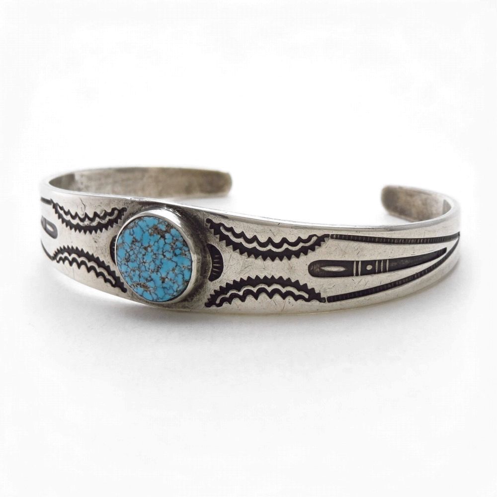 【NAVAJO GUILD】Stamped Silver Cuff w/Gem #8 Turquoise c.1941～