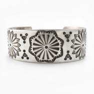 【NAVAJO GUILD】Concho Stamped Heavy Ingot Silver Cuff c.1945～