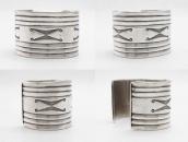 Attr.to【NAVAJO GUILD】Chiseled Ingot Silver Wide Cuff c.1935～