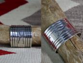 Attr.to【NAVAJO GUILD】Chiseled Ingot Silver Wide Cuff c.1935～