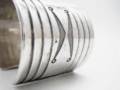 Attr.to【NAVAJO GUILD】Chiseled Ingot Silver Wide Cuff c.1935～