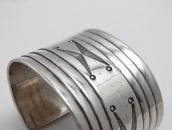 Attr.to【NAVAJO GUILD】Chiseled Ingot Silver Wide Cuff c.1935～