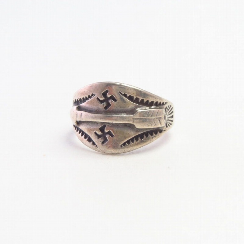 Antique Arrow Applique & 卍 Stamped Silver Small Ring  c.1930