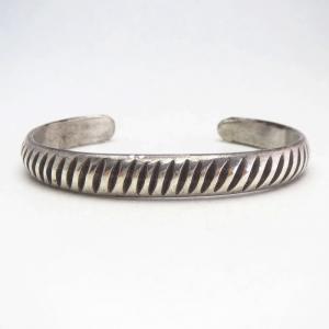 Atq Navajo or Pueblo Stamped Half-Round Wire Cuff  c.1920～