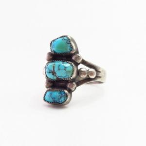 Atq Navajo Three No.8 Turquoise Row Ring in Silver  c.1930～