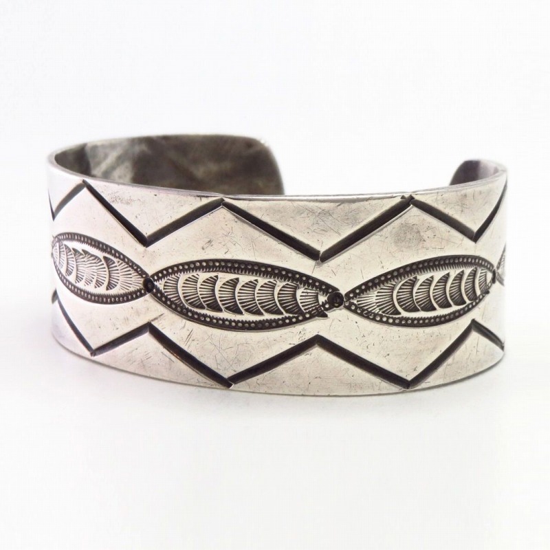 Antique Navajo Chevron Stamped Silver Cuff Bracelet  c.1940～