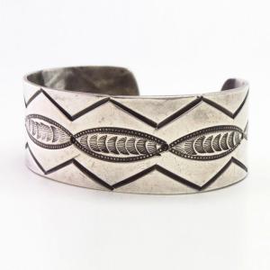 Antique Navajo Chevron Stamped Silver Cuff Bracelet  c.1940～
