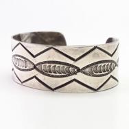 Antique Navajo Chevron Stamped Silver Cuff Bracelet  c.1940～
