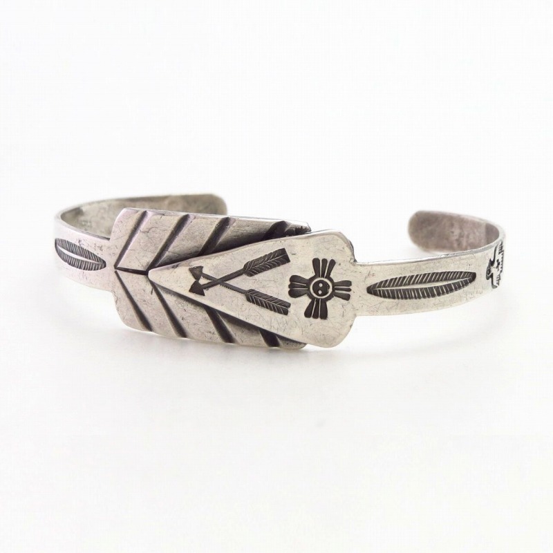 Atq Navajo 卍 T-bird Stamped Arrow Band Cuff in Silver c.1930