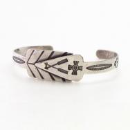 Atq Navajo 卍 T-bird Stamped Arrow Band Cuff in Silver c.1930