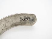 【Arrow Novelty】Repouse & 卍 Stamped Coin Silver Cuff  c.1925～