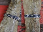 【Arrow Novelty】Repouse & 卍 Stamped Coin Silver Cuff  c.1925～