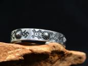 【Arrow Novelty】Repouse & 卍 Stamped Coin Silver Cuff  c.1925～